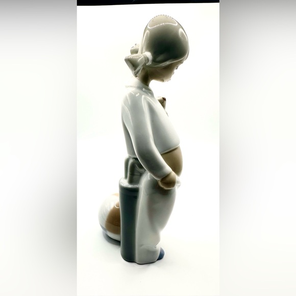 RARE Adorable Vintage Nao Lladro Young Girl in Pj's with Puppy Dog, High Gloss - Picture 3 of 8